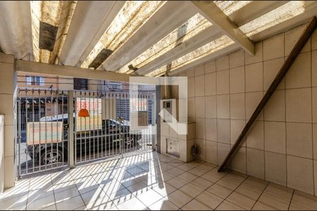 Garagem de casa para alugar com 2 quartos, 120m² em Vila Portuguesa, São Paulo