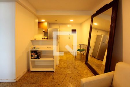 Sala de apartamento para alugar com 1 quarto, 50m² em Barra da Tijuca, Rio de Janeiro