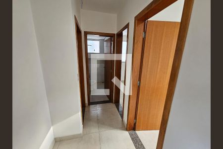 Corredor de apartamento à venda com 3 quartos, 89m² em Heliópolis, Belo Horizonte