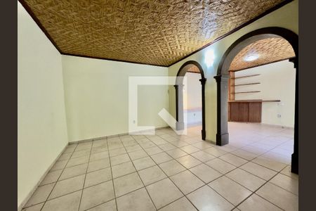 Casa à venda com 4 quartos, 303m² em Vila Paris, Belo Horizonte
