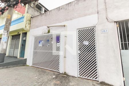Fachada de casa à venda com 1 quarto, 250m² em Vila Carmosina, São Paulo