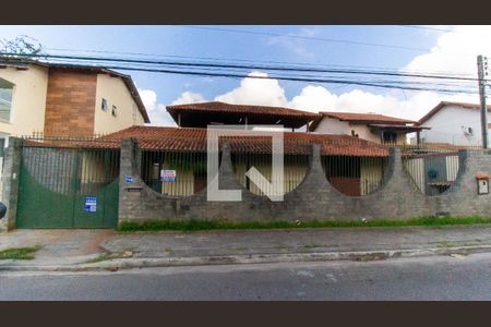 Fachada de casa à venda com 3 quartos, 352m² em Itaipu, Niterói