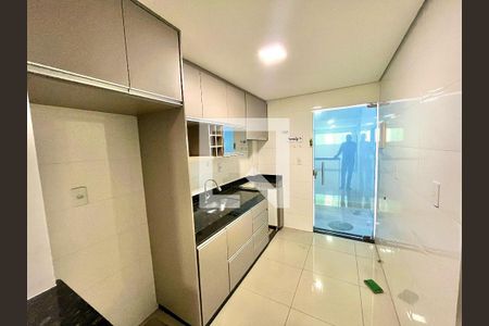 Cozinha - Armários de apartamento para alugar com 2 quartos, 60m² em Copacabana, Belo Horizonte