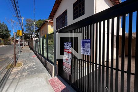 Fachada de casa à venda com 3 quartos, 249m² em Ouro Preto, Belo Horizonte