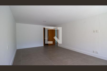 Suíte 1 de casa à venda com 5 quartos, 330m² em Barra da Tijuca, Rio de Janeiro