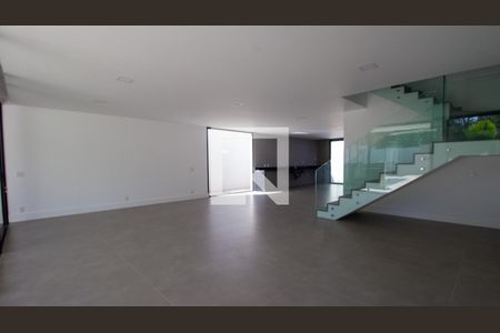 Sala de casa à venda com 5 quartos, 330m² em Barra da Tijuca, Rio de Janeiro