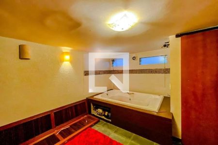 Banheiro / Closet de casa à venda com 3 quartos, 137m² em Água Rasa, São Paulo