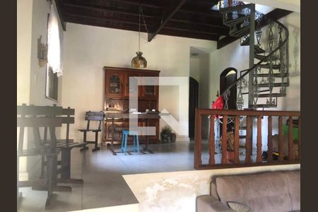 Casa à venda com 7 quartos, 195m² em Charitas, Niterói