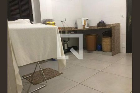 Casa à venda com 7 quartos, 195m² em Charitas, Niterói