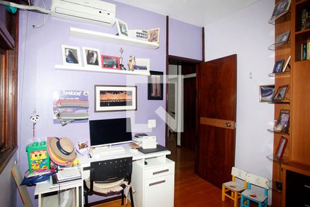 Quarto 1 de apartamento à venda com 3 quartos, 155m² em Farroupilha, Porto Alegre