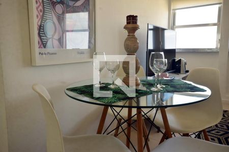 Sala de apartamento para alugar com 1 quarto, 40m² em Barra da Tijuca, Rio de Janeiro