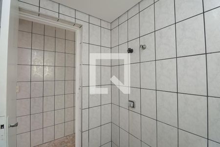 Banheiro de casa para alugar com 2 quartos, 105m² em Vila Sabrina, São Paulo