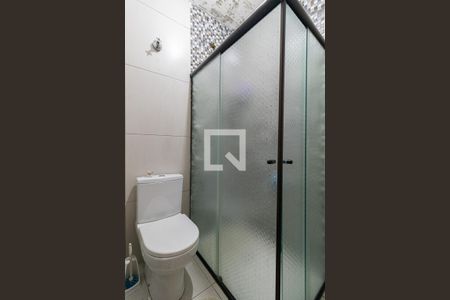 Banheiro de casa de condomínio à venda com 2 quartos, 71m² em Vila Carmosina, São Paulo