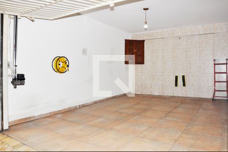 Garagem de casa à venda com 3 quartos, 140m² em Moinho Velho, São Paulo