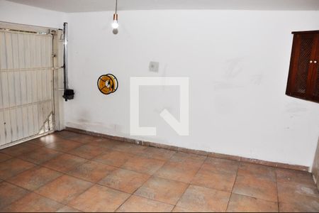 Garagem de casa à venda com 3 quartos, 140m² em Moinho Velho, São Paulo