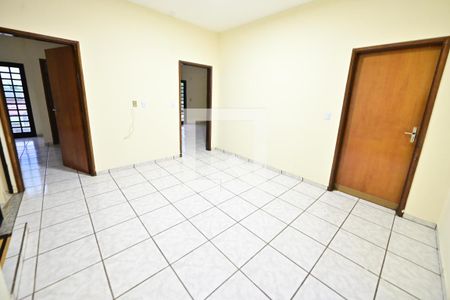 Hall quartos de casa para alugar com 4 quartos, 254m² em Serrinha, Goiânia