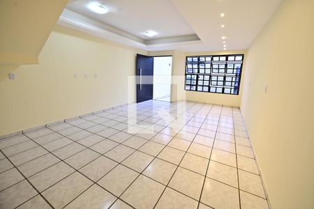 Sala de casa para alugar com 4 quartos, 254m² em Serrinha, Goiânia