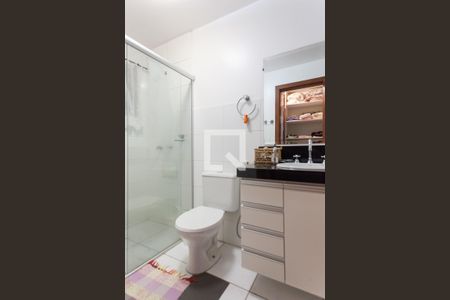 Banheiro da Suíte de casa de condomínio para alugar com 4 quartos, 175m² em Canto das Águas, Rio Acima
