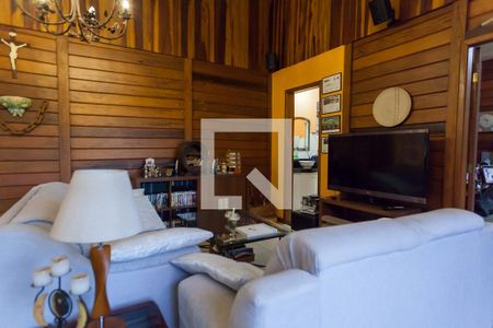 Sala de TV de casa de condomínio para alugar com 4 quartos, 175m² em Canto das Águas, Rio Acima