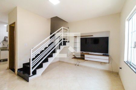 Sala de casa de condomínio para alugar com 2 quartos, 65m² em Cidade Líder, São Paulo