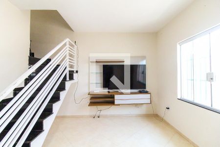 Sala de casa de condomínio para alugar com 2 quartos, 65m² em Cidade Líder, São Paulo