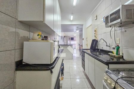 Cozinha de apartamento para alugar com 2 quartos, 140m² em Tortuga, Guarujá