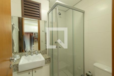 Banheiro Social de kitnet/studio para alugar com 1 quarto, 40m² em Centro, Curitiba