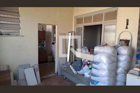 Casa à venda com 8 quartos, 235m² em Penha, Rio de Janeiro