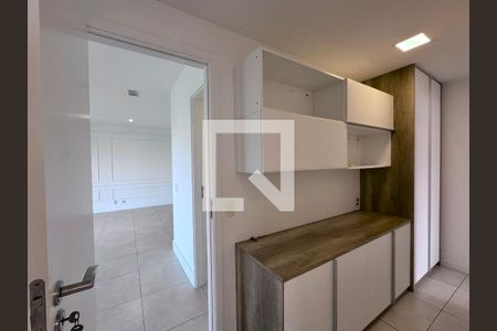 Corredor de apartamento à venda com 3 quartos, 156m² em Barra da Tijuca, Rio de Janeiro