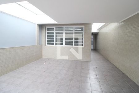 Garagem de casa à venda com 3 quartos, 176m² em Cupecê, São Paulo