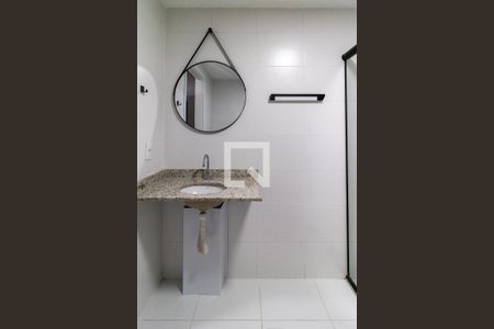 Banheiro de kitnet/studio para alugar com 1 quarto, 30m² em Pompeia, São Paulo