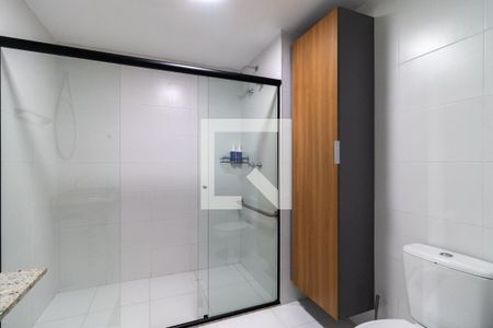 Banheiro de kitnet/studio para alugar com 1 quarto, 30m² em Pompeia, São Paulo