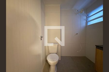 Banheiro de kitnet/studio para alugar com 1 quarto, 21m² em Vila Sao Pedro, Santo André