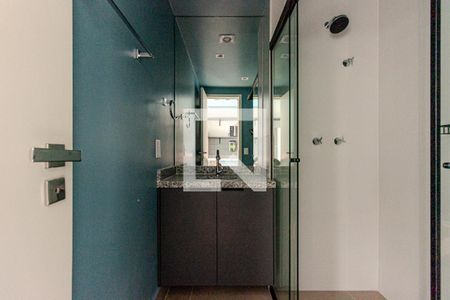 Banheiro de kitnet/studio para alugar com 1 quarto, 24m² em Vila Cordeiro, São Paulo