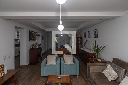 Sala de casa à venda com 6 quartos, 210m² em Cambuci, São Paulo