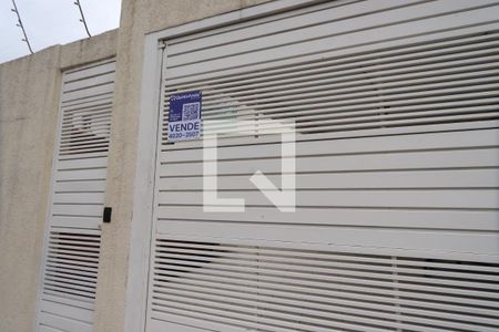 Fachada de casa à venda com 2 quartos, 100m² em Vila Ivg, São Paulo