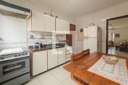cozinha de apartamento para alugar com 2 quartos, 90m² em Parque Enseada, Guarujá