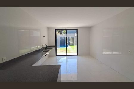 Casa à venda com 4 quartos, 350m² em Barra da Tijuca, Rio de Janeiro