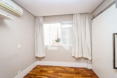 Sala de TV de apartamento à venda com 2 quartos, 96m² em Jardim Paulista, São Paulo