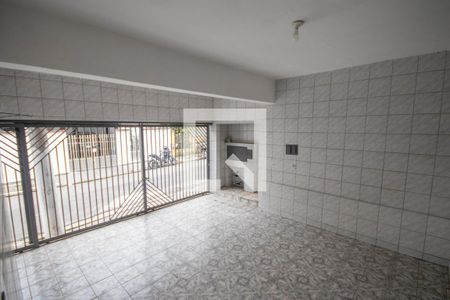 Garagem de casa à venda com 5 quartos, 200m² em Parque Vitoria, São Paulo
