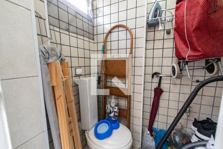 Banheiro de serviço de apartamento à venda com 2 quartos, 84m² em Vila Monumento, São Paulo