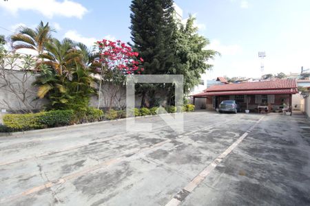 Garagem de casa à venda com 3 quartos, 411m² em Santa Monica, Belo Horizonte