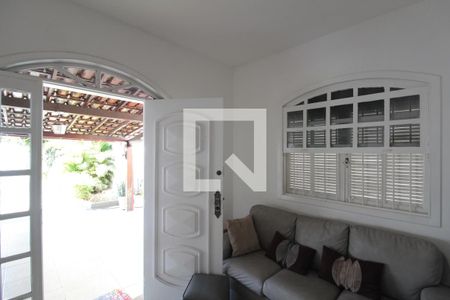 Sala de casa à venda com 3 quartos, 411m² em Santa Monica, Belo Horizonte