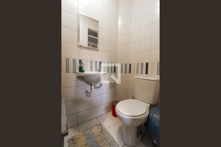Banheiro de Serviço de casa à venda com 2 quartos, 140m² em Cidade Monções, São Paulo