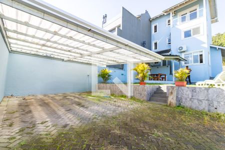 Garagem de casa à venda com 3 quartos, 138m² em Guarujá, Porto Alegre