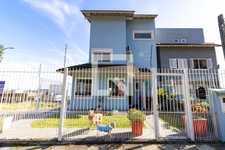 Fachada de casa à venda com 3 quartos, 138m² em Guarujá, Porto Alegre
