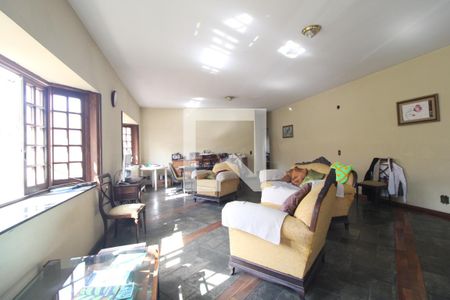 Sala de casa à venda com 4 quartos, 200m² em Jardim Santa Helena, São Paulo