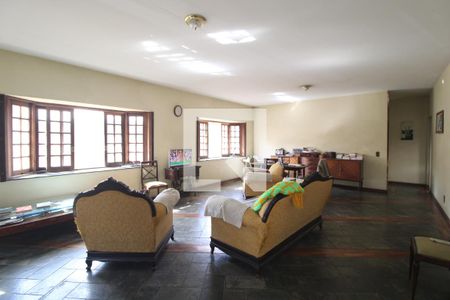 Sala de casa à venda com 4 quartos, 200m² em Jardim Santa Helena, São Paulo