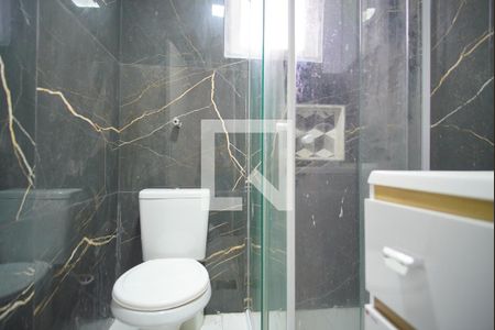 Banheiro  de apartamento para alugar com 1 quarto, 44m² em Parque Santa Fé, Porto Alegre