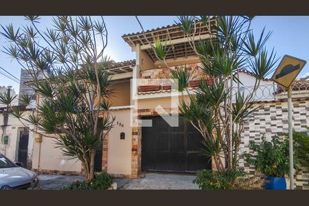 Fachada de casa à venda com 3 quartos, 205m² em Andaraí, Rio de Janeiro